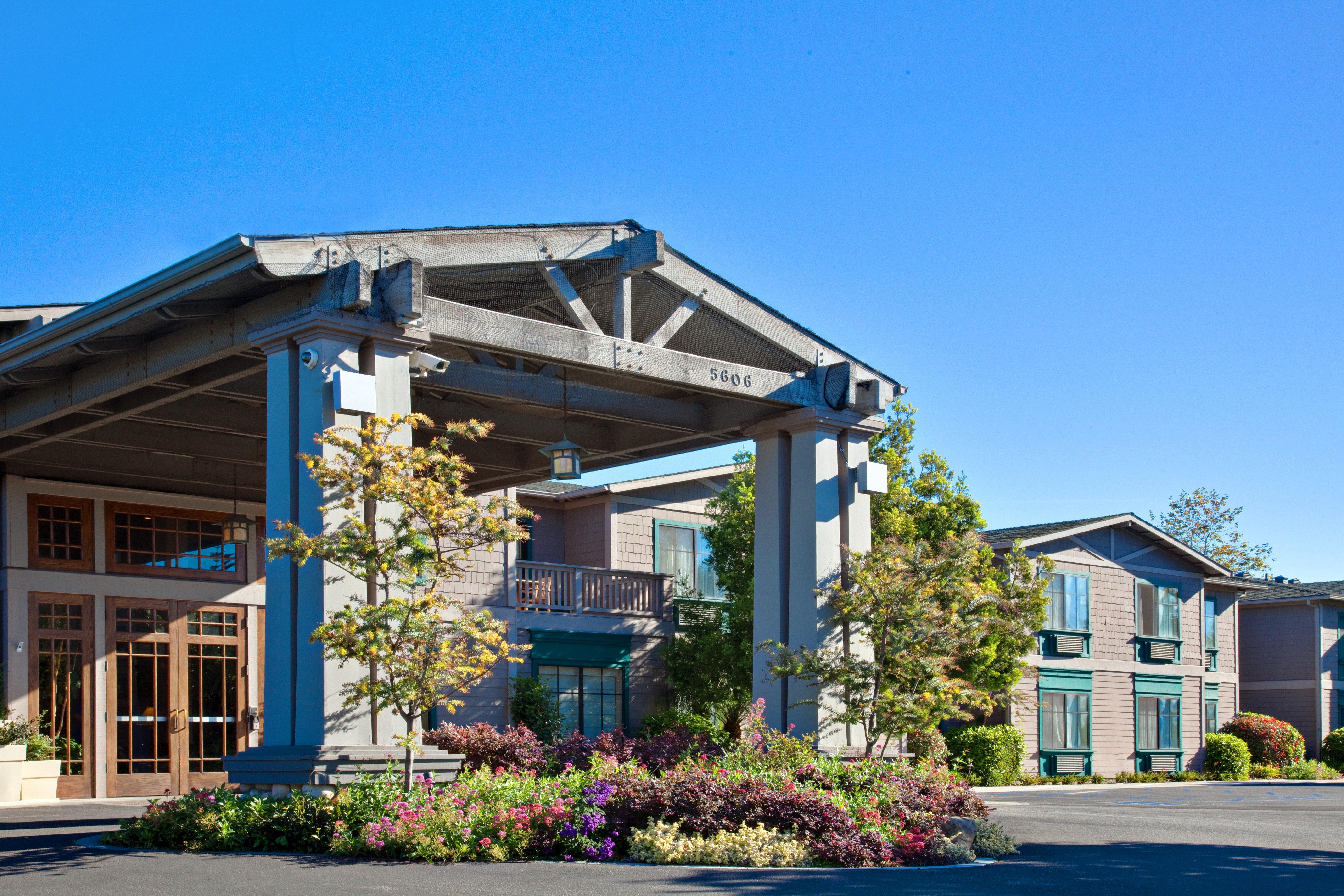Holiday Inn Express & Suites Carpinteria By Ihg Exterior foto