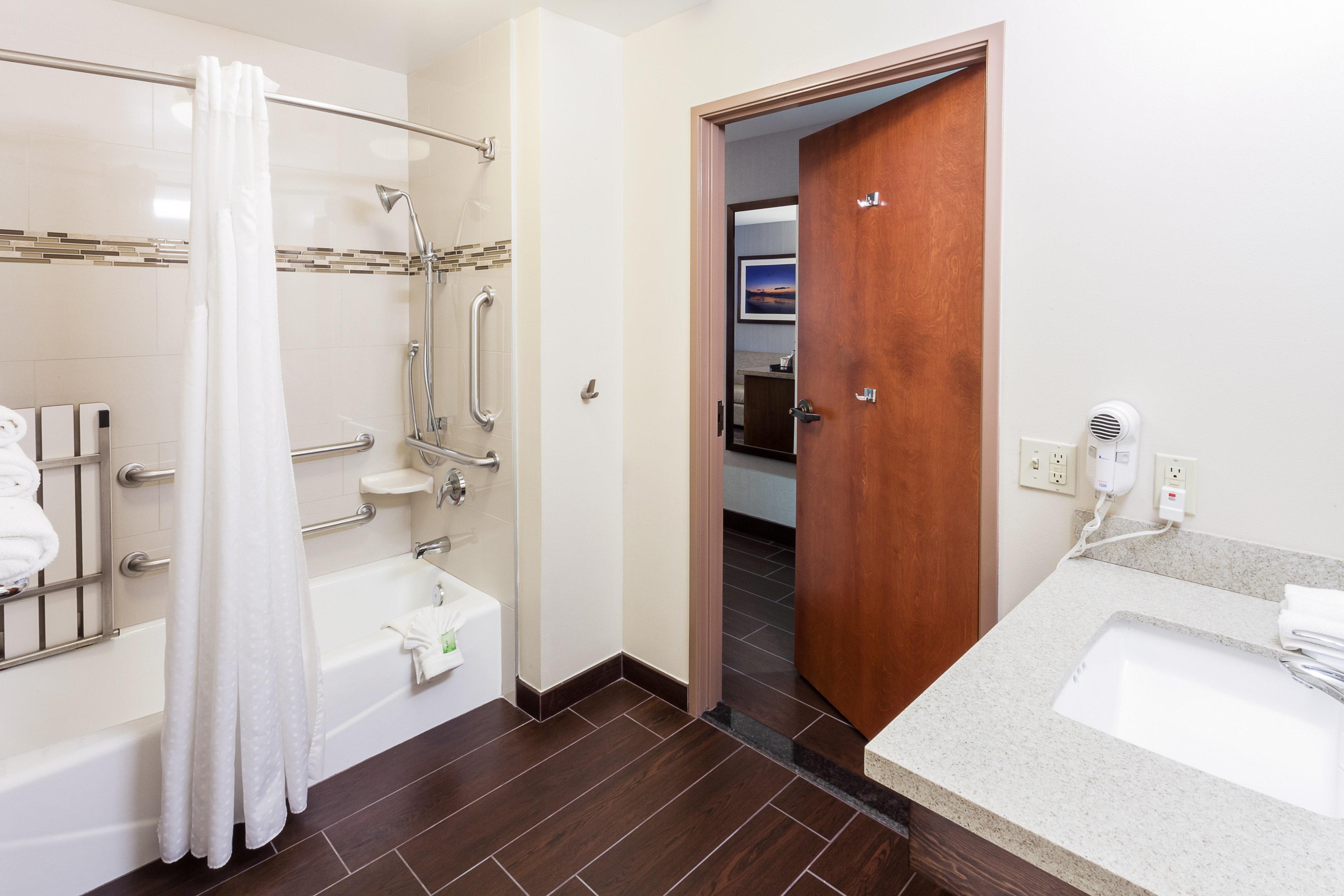 Holiday Inn Express & Suites Carpinteria By Ihg Exterior foto